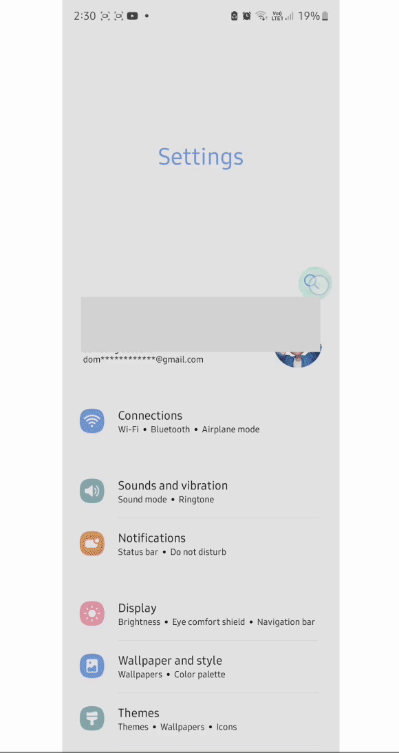 The gif shows how to check if WhatsApp has access to contacts.